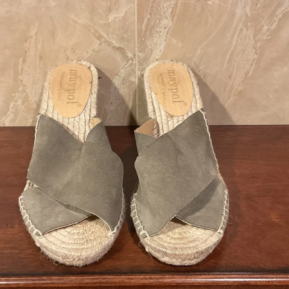 Chic Gray Espadrille Wedge Sandals, Size 10